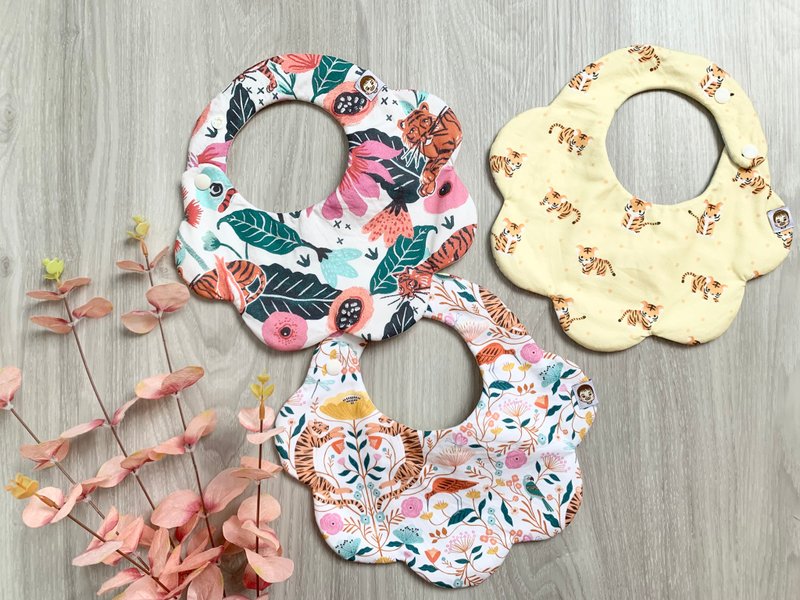 虎你水水 围兜兜 口水巾 三入弥月组 - 围嘴/口水巾 - 棉．麻 