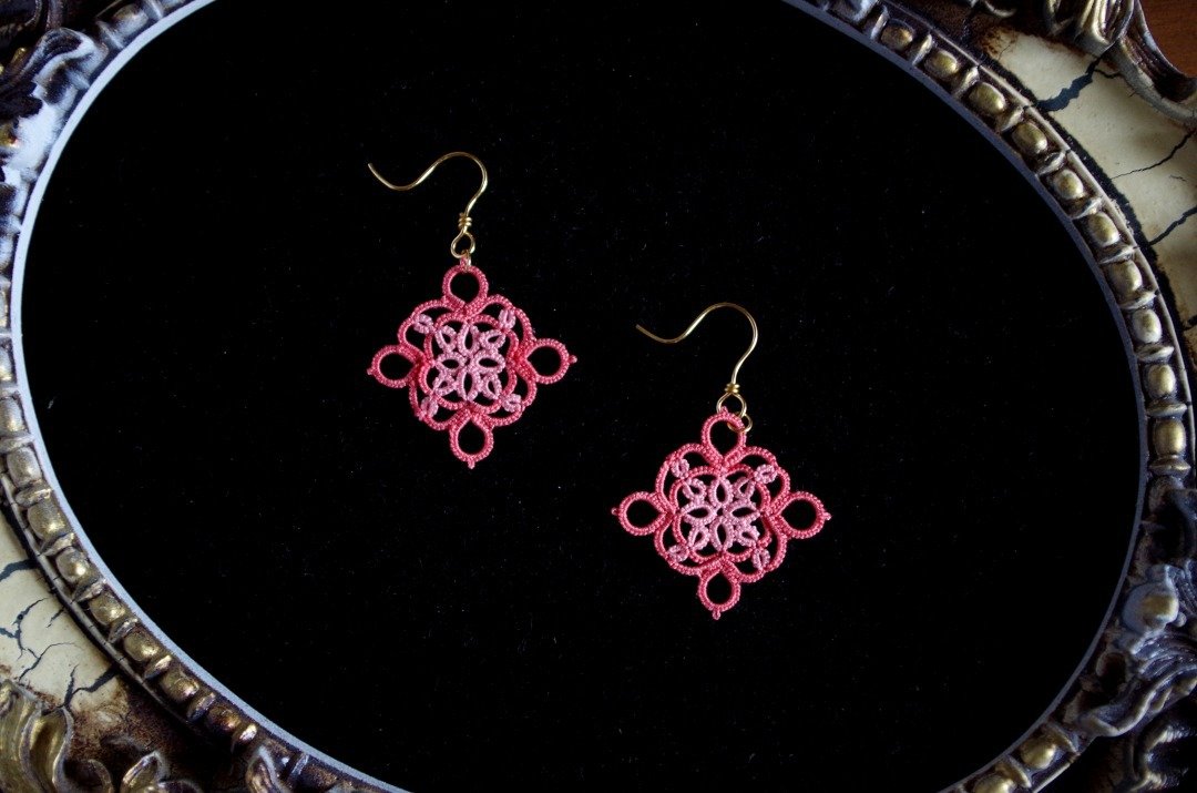 Tatting Lace Square Earrings・Coral Pink - 耳环/耳夹 - 棉 粉红色