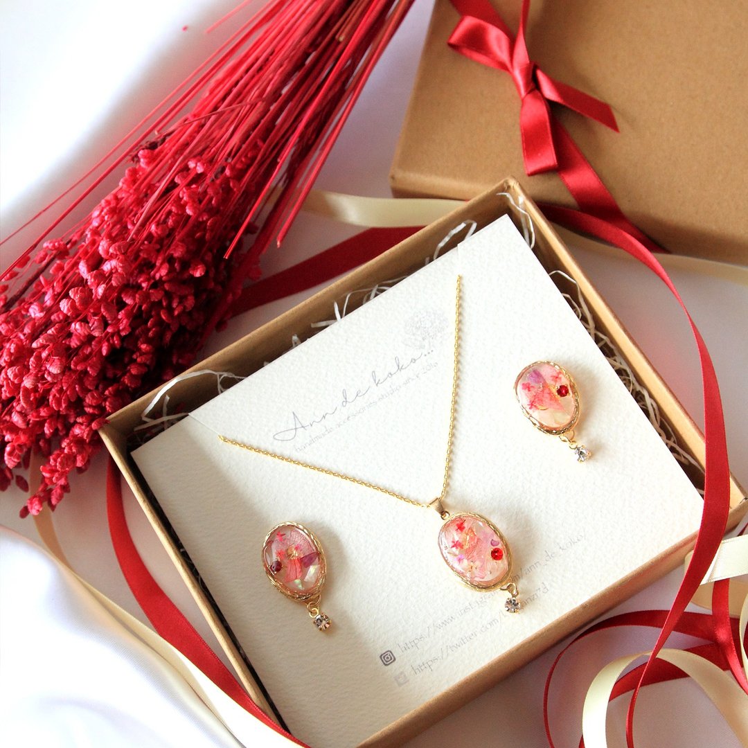 Oval sparkling earrings and necklace set Christmas coffret - 耳环/耳夹 - 树脂 红色