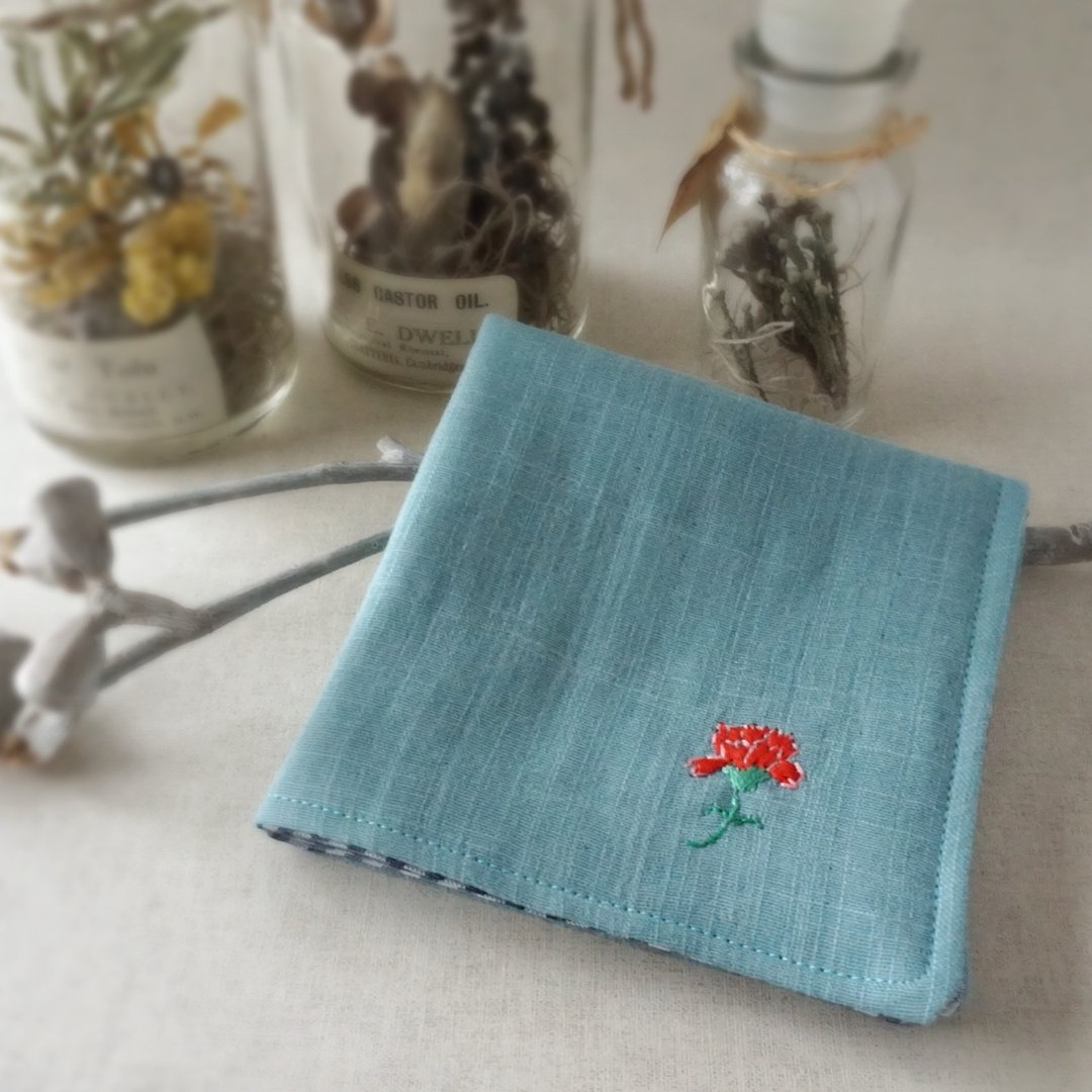 Hand embroidered gauze handkerchief carnation red(order-receiving) - 手帕/方巾 - 棉 绿色