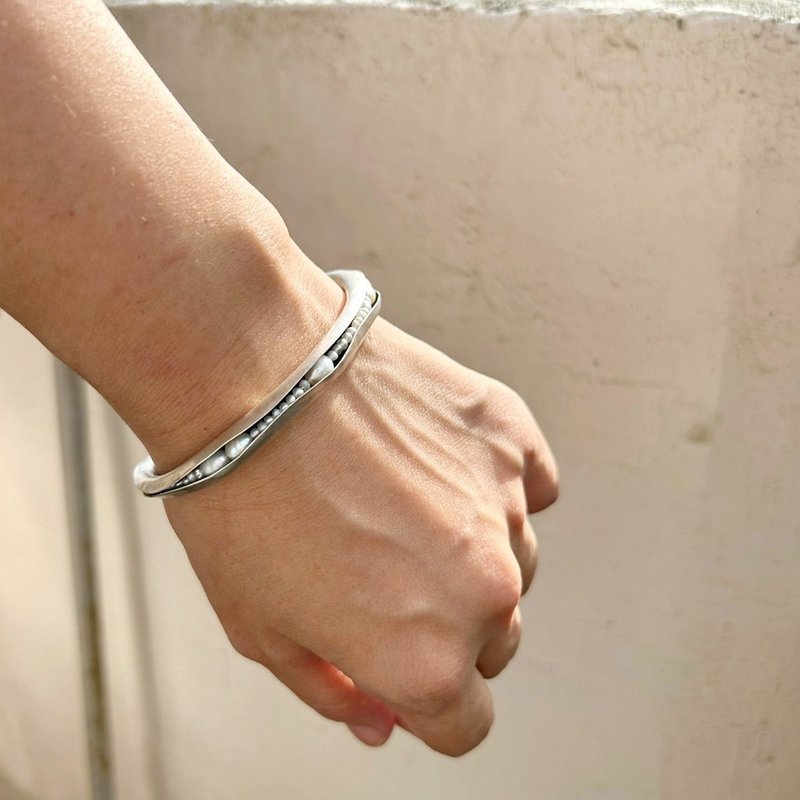 【Plant 系列】#a455 宽版珍珠豆荚手环 / 925银/ 手工礼物/ 定制 - 手链/手环 - 银 银色