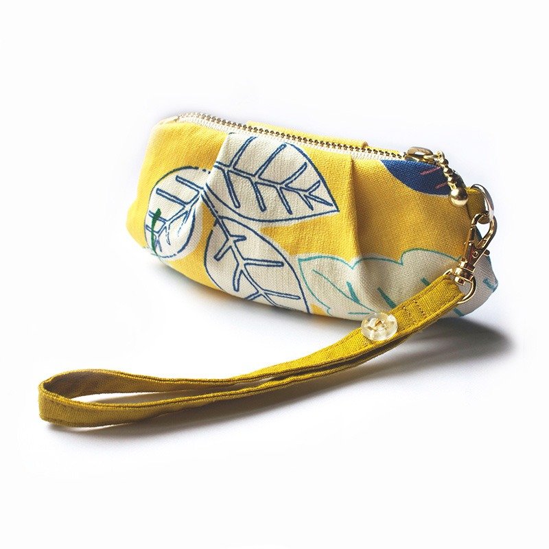 手作零钱包。贝壳包。布包(金光洒叶) - 零钱包 - 棉．麻 黄色