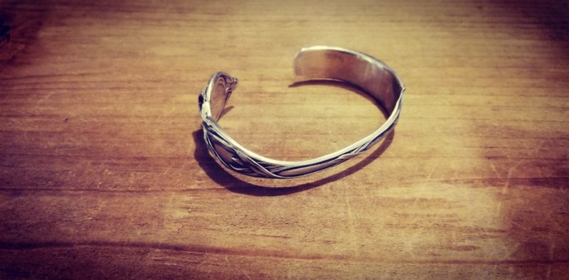 适合男仕的花卉设计。美国古董银汤匙重新制作男仕手镯_0734 Vintage - 手链/手环 - 纯银 银色