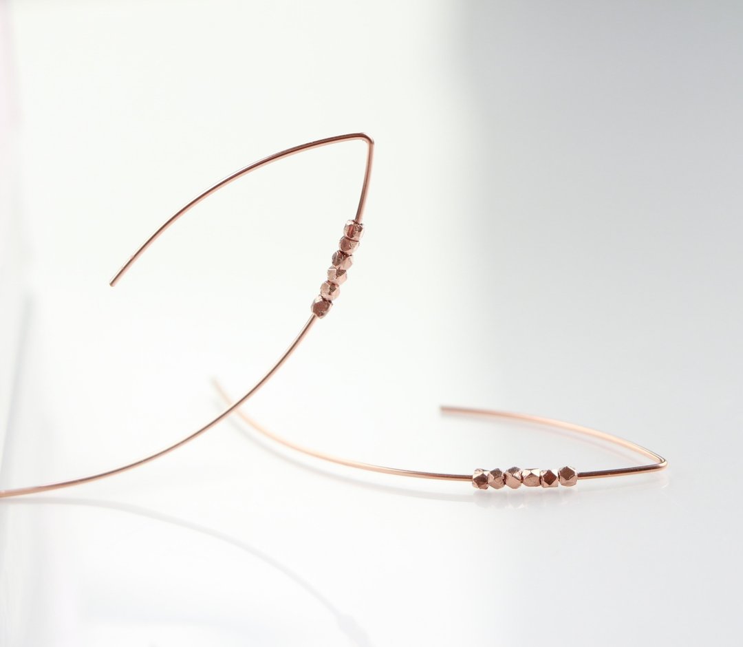 14kgf-Rose gold × karen silver beads (rose vermeil) curve pierced earrings - 耳环/耳夹 - 其他金属 粉红色