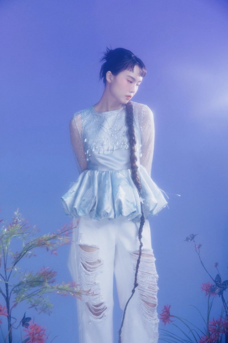两件式银色手工钉珠水晶配饰内搭印花手工羽毛背心 - 女装上衣 - 聚酯纤维 银色
