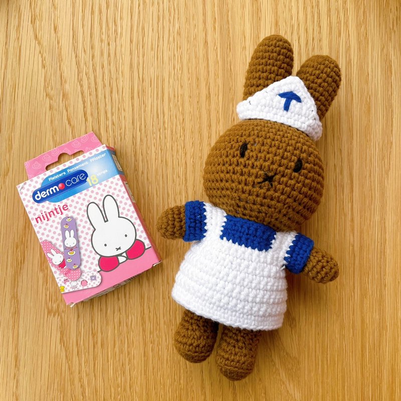 荷兰 Just Dutch | Melanie 编织娃娃和她的护士装 - 玩偶/公仔 - 棉．麻 白色