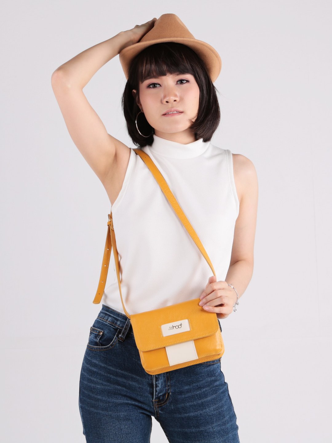 Claire - leather belt bag in yellow and off-white - 侧背包/斜挎包 - 真皮 多色