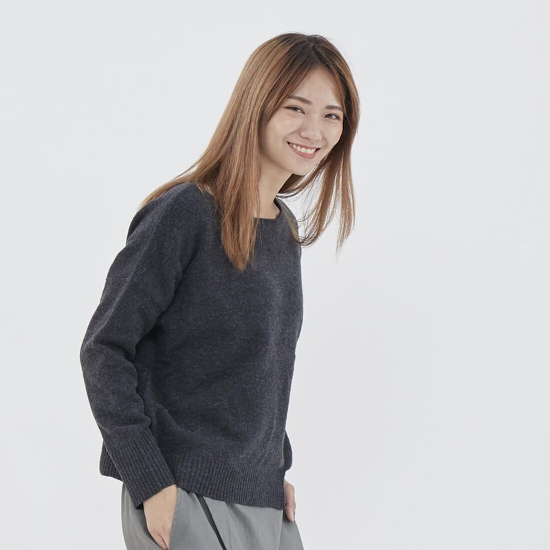 冬日毛衣Tess宽松一字领针织上衣/深灰 - 女装针织衫/毛衣 - 棉．麻 灰色