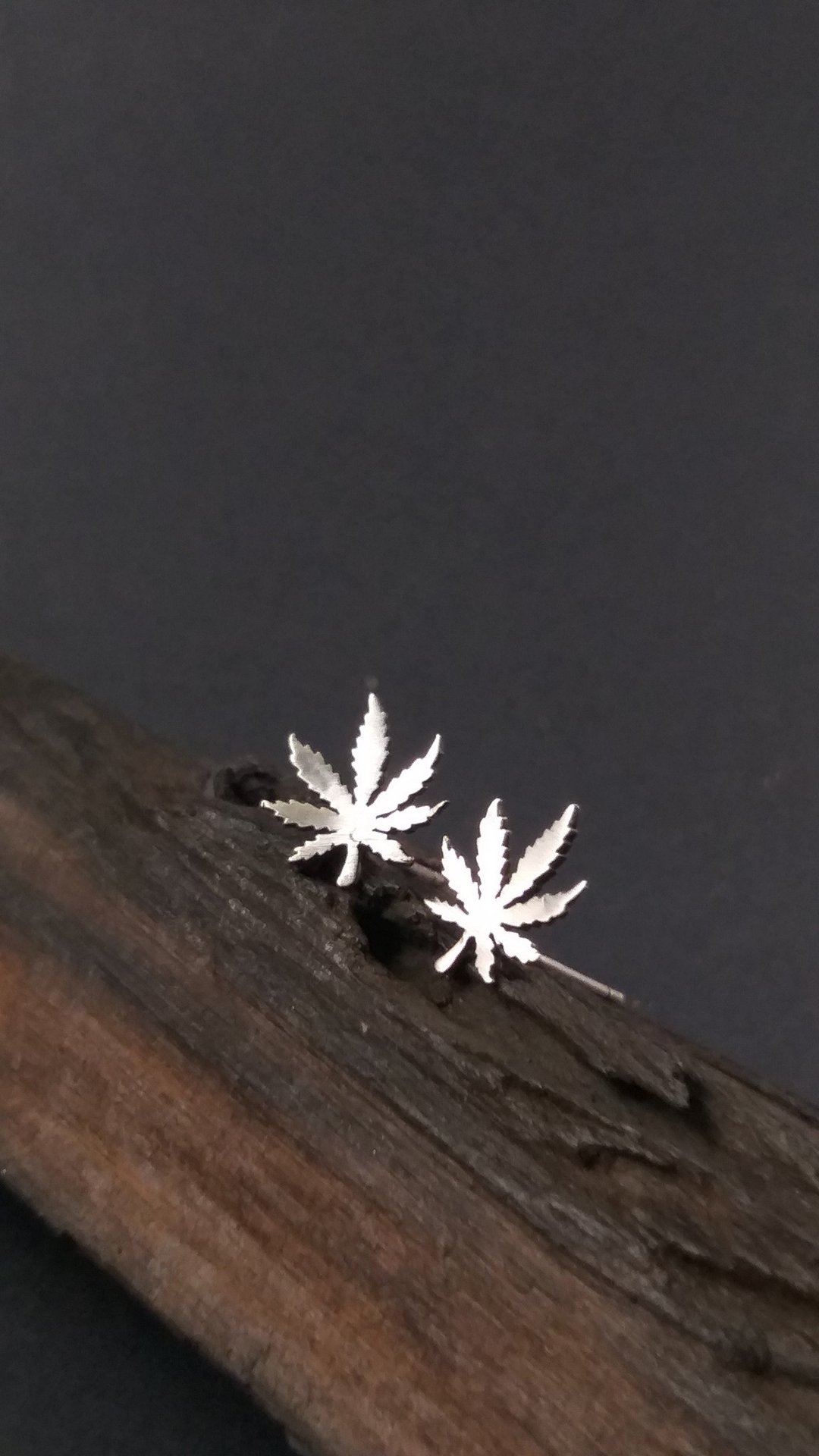 大麻叶剪影简约造型耳针 - 耳环/耳夹 - 纯银 