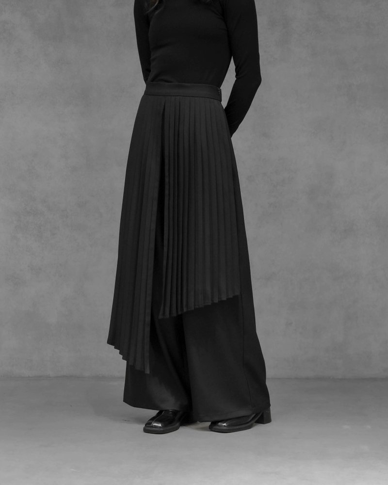 MUKK DESIGN 不对称百褶落地裤 - 女装长裤 - 聚酯纤维 黑色