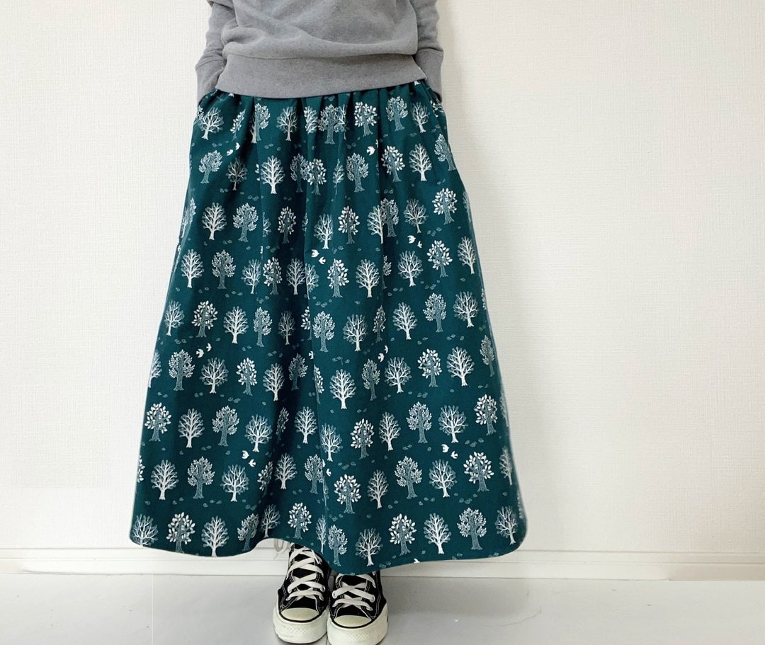 Winter forest 　bird and tree　long skirt　Maxi length　Corduroy　green - 裙子 - 棉 绿色