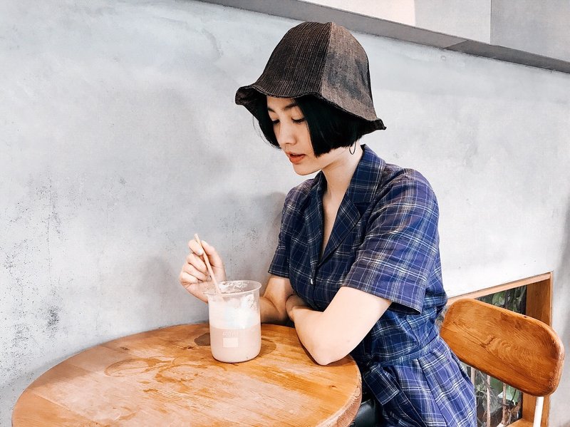 简约双面 牛仔渔夫帽 (双色拼接) - 帽子 - 棉．麻 黑色