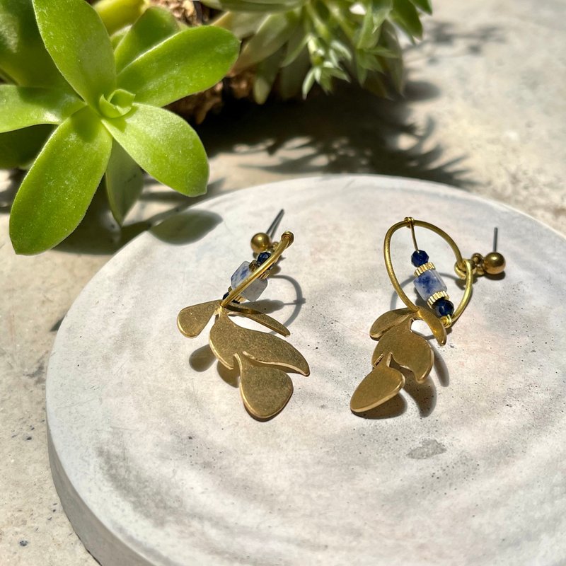 老林杂货 | 苏打石叶子耳环 (针式 / 夹式) - 耳环/耳夹 - 其他金属 金色