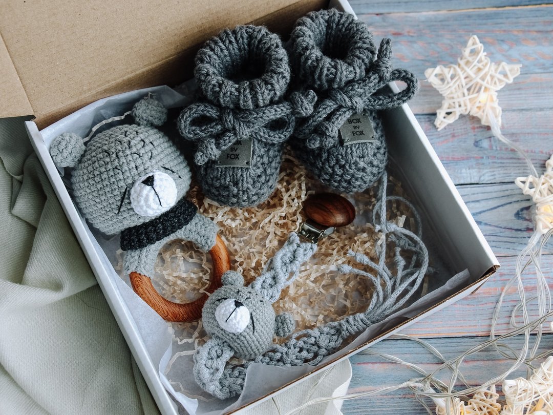 set for babys, crochet rattle bear, pacifier clip, booties - 玩具/玩偶 - 棉．麻 灰色