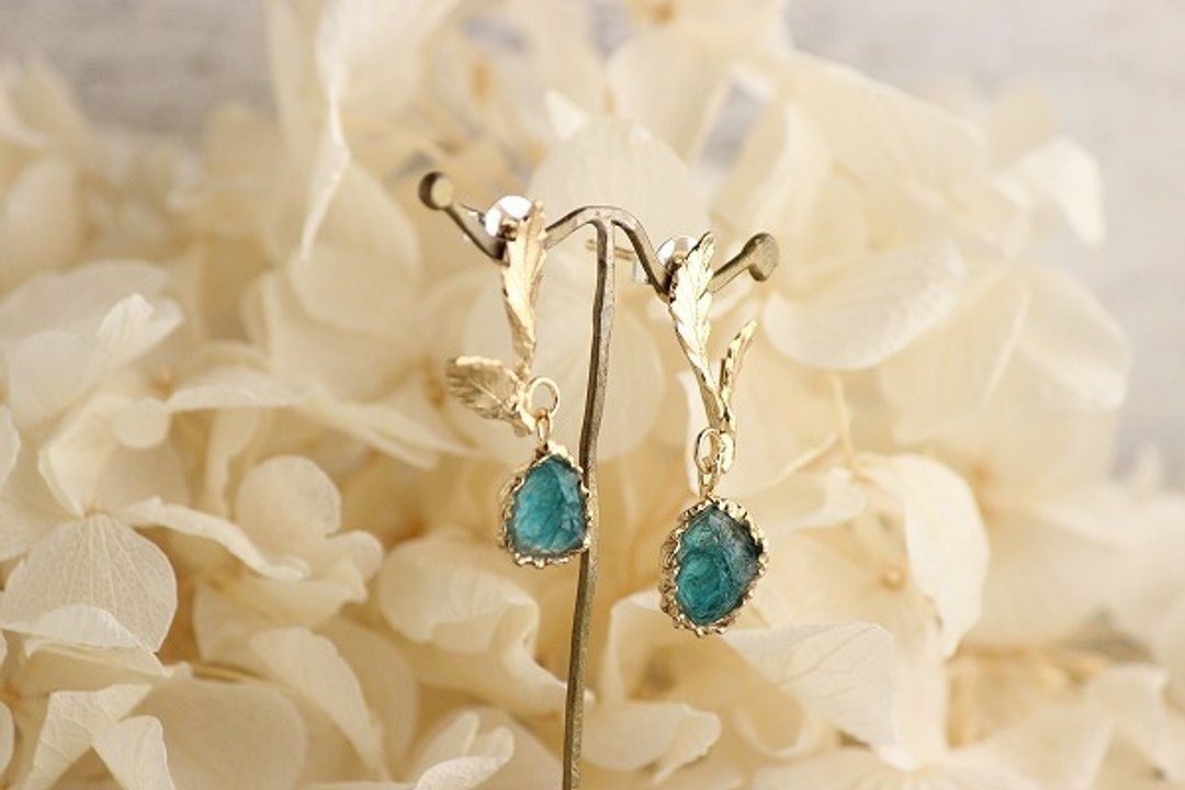 K18 GP Apatite Ore Botanical Desige Piercing - 耳环/耳夹 - 宝石 蓝色