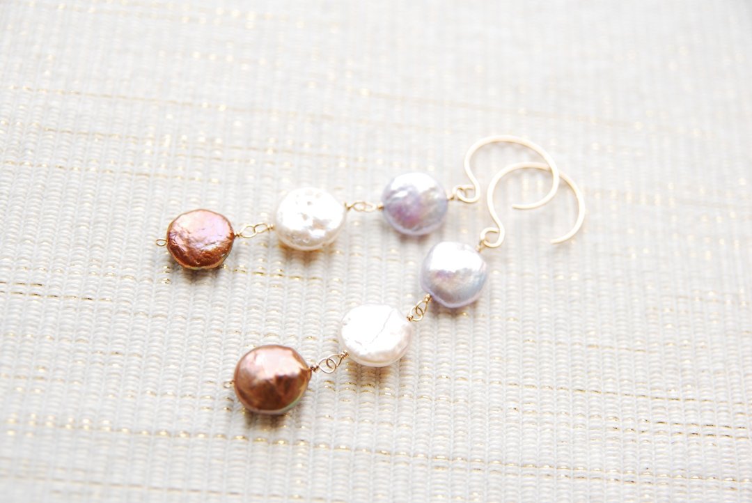 3 color coin pearl earrings (14kgf) - 耳环/耳夹 - 宝石 多色