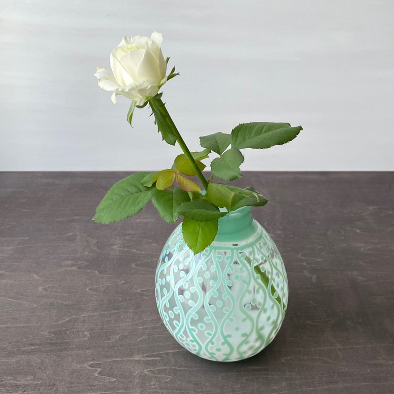 Blown glass vase Tachiwaku arabesque pattern - 花瓶/陶器 - 玻璃 