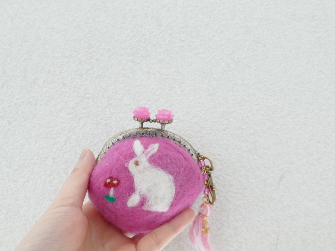 Wool felt gypsy rabbit flower mouthpink pink - 化妆包/杂物包 - 羊毛 粉红色