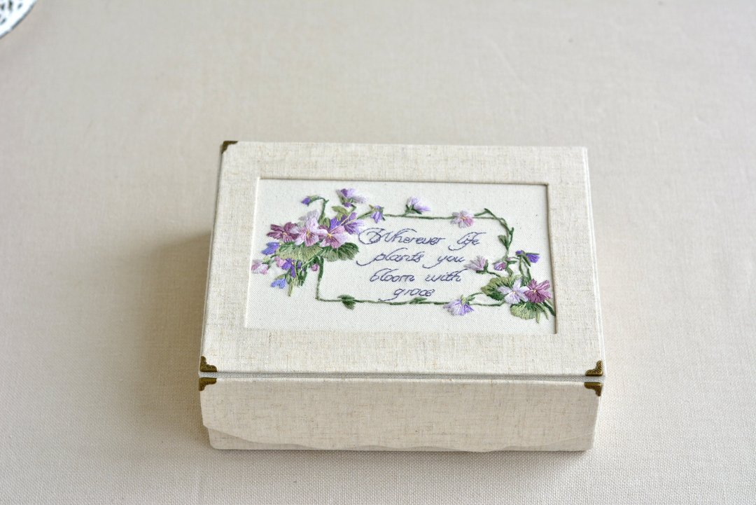 Jewelry box decorative box hand embroidery princess jewelry box memory box - 收纳用品 - 亚麻 紫色