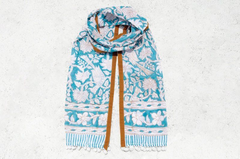 情人节礼物 限量手工 手织纯绵丝巾 /手工木刻印植物染围巾 / 草木染棉丝巾 - 土耳其蓝 森林植物图腾 毛球流苏 - 丝巾 - 棉．麻 蓝色