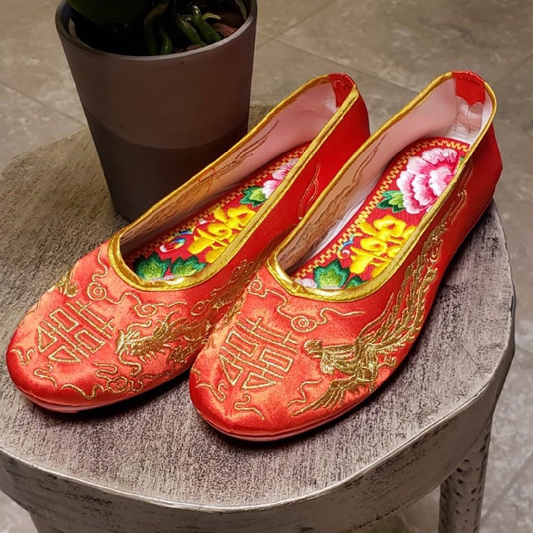 傳統手工製造紅色喜字繡花鞋 KW11201707 **附送赠品** - 女款休闲鞋 - 棉．麻 红色