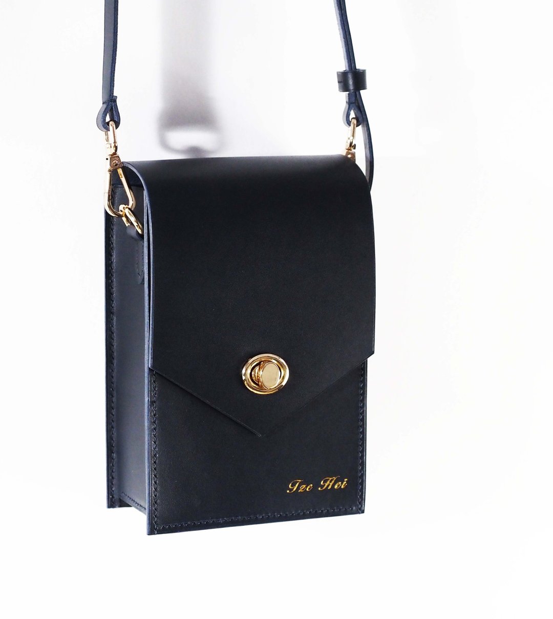 手工皮革精品 MailBox M size 斜挎包/斜背/随身小包  配烫字 客 - 侧背包/斜挎包 - 真皮 多色