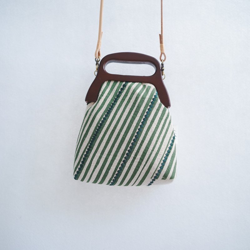 手提木头匡手工几何绢印真皮口金包侧背包 限量一只 - 侧背包/斜挎包 - 棉．麻 绿色