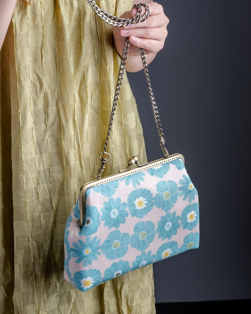 【小花一排排。蓝】方形金属口金包 #随身包#古着#日式#可爱 - 侧背包/斜挎包 - 棉．麻 蓝色