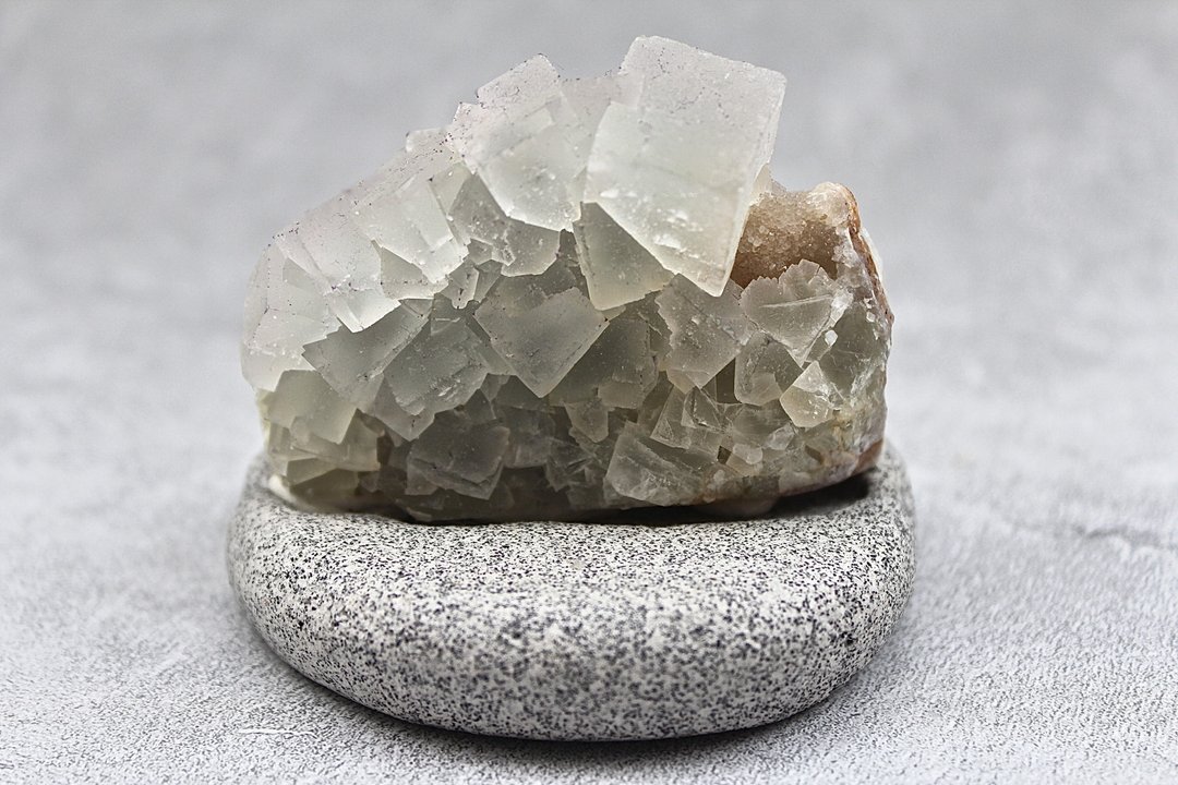 石栽 SHIZAI 白色萤石原矿-含底座 - 摆饰 - 石头 白色