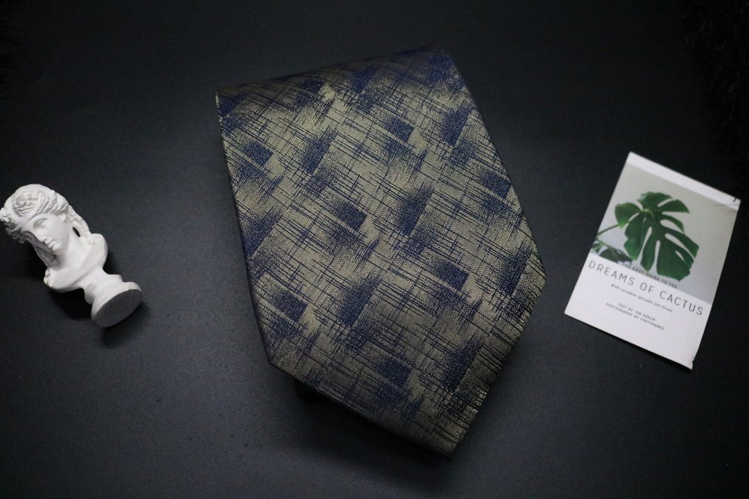 蓝色紫色烫金编织纹路领带/真丝型男商务/百搭帅气 - 领带/领带夹 - 丝．绢 多色