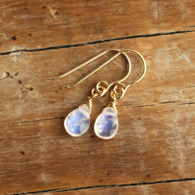 Pinkoi 代购 - ✨六月诞生石✨ 彩虹月光石<纯色/迷你>耳针(K14GF) - 耳环/耳夹 - 宝石 白色