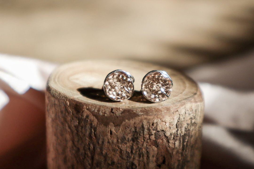 Sparking Sunlight Crystal stud earrings As bright as a sunshine No allergies - 耳环/耳夹 - 水晶 金色