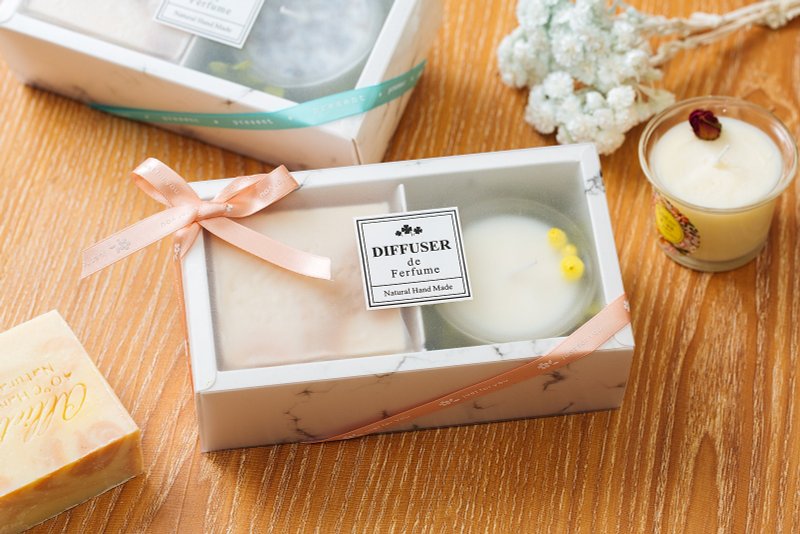 暖心呵护礼盒-乳液蜡烛与羊乳皂 生日/弥月/婚礼小物/姐妹礼 - 身体护肤/按摩油 - 植物．花 透明