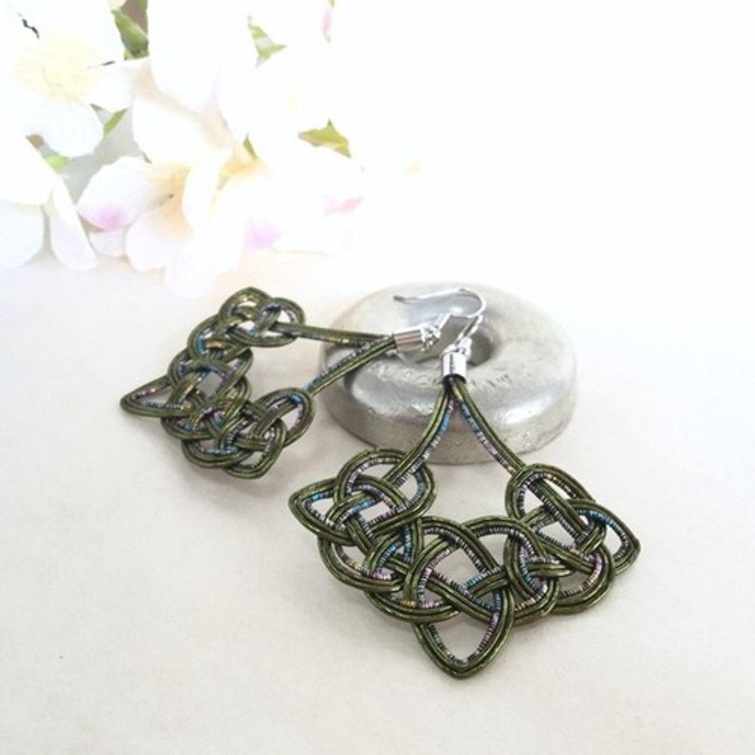 Earrings [Metallic Green] Arabesque Mizuhiki Oriental - 耳环/耳夹 - 其他金属 绿色