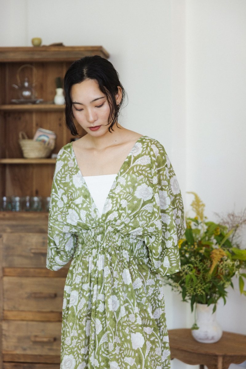 大V领开衩袖腰身洋装_橄榄绿花 - 洋装/连衣裙 - 棉．麻 