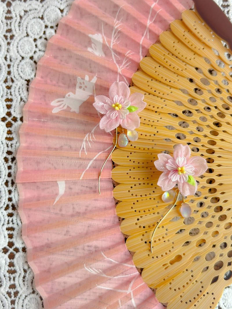 2025樱系列 丝带衬樱花耳针/耳夹 可拆卸 细工布花 - 耳环/耳夹 - 其他人造纤维 粉红色