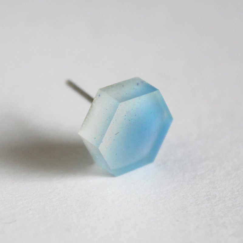 天蓝树脂耳环 / 544 / 六角形 / 河上的月光 Moonlight on the River - 单只 - 耳环/耳夹 - 塑料 蓝色