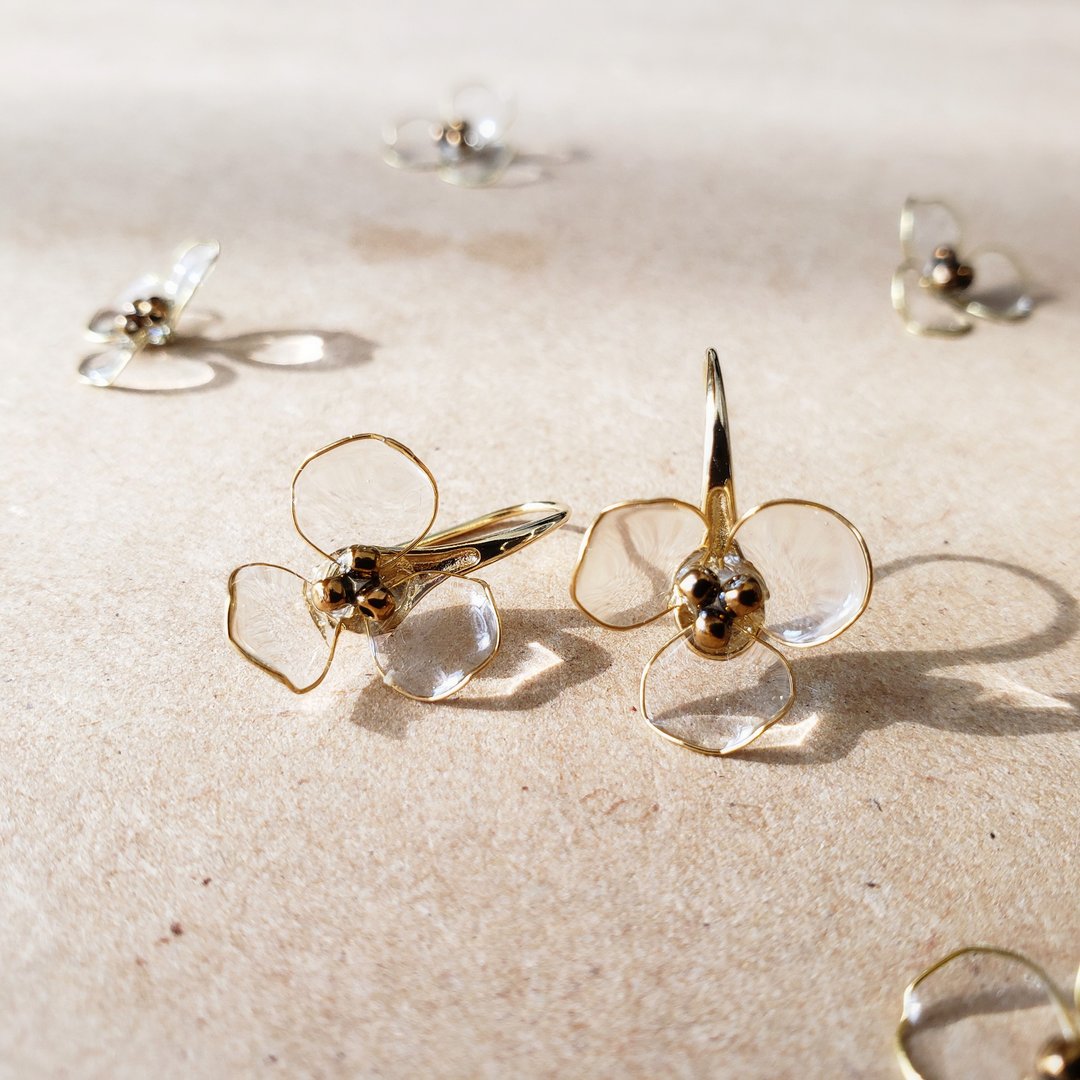 transparent little flower pierced/clip-on earrings - 耳环/耳夹 - 树脂 透明