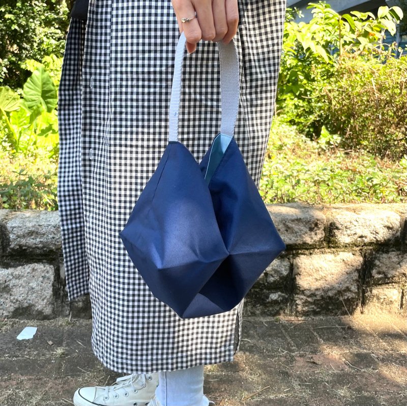 双面手提布袋 深蓝及浅蓝色 手挽袋 手提包 日本布料 - 手提包/手提袋 - 棉．麻 蓝色