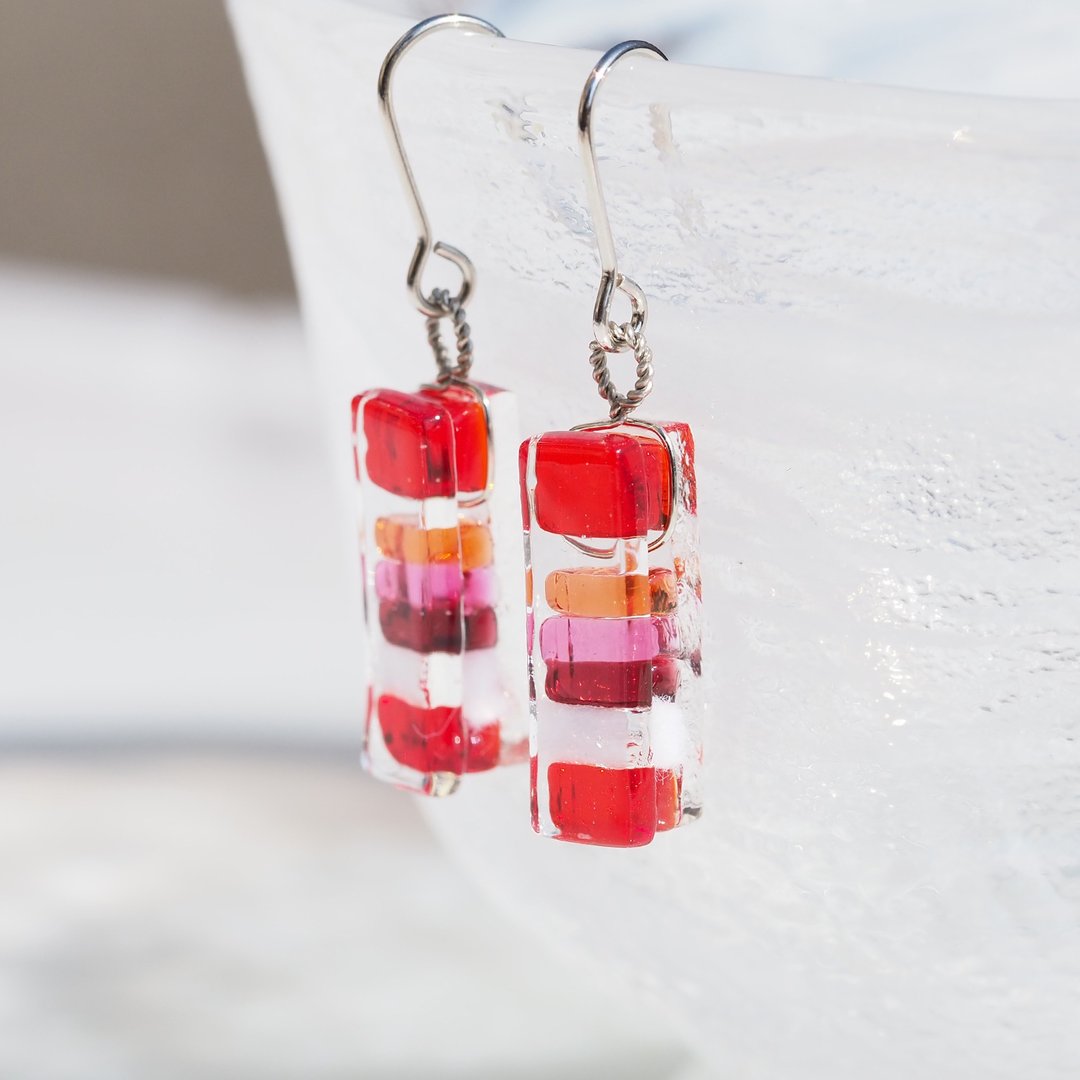 Fragrant glass (Kaoru [Rouge]) Aroma earrings / Clip-On [Choice of metal fittings] [Made to order] - 耳环/耳夹 - 玻璃 红色