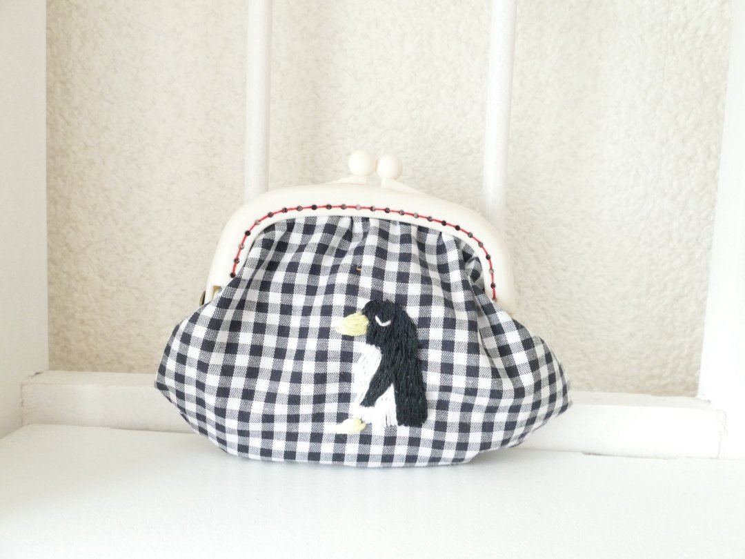 Embroidered embroidery gingham check penguins - 化妆包/杂物包 - 棉 蓝色