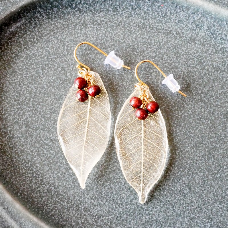 Leaf earrings with wood beads/P-009 - 耳环/耳夹 - 树脂 透明