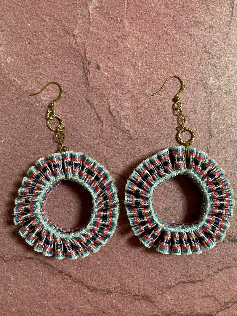 Rufflymade collection| 拉夫领耳环 ruff collar earrings - 耳环/耳夹 - 树脂 