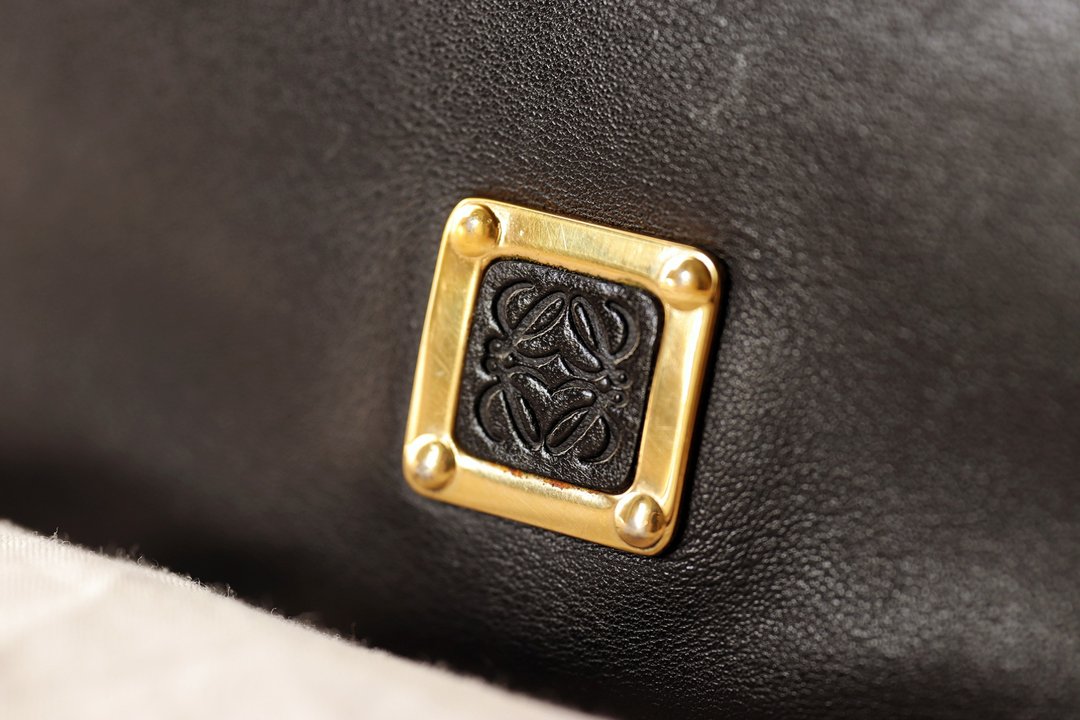 中古美品 Loewe Anagram clutch 手拿包单肩包斜挎包侧背包链条包 - 侧背包/斜挎包 - 真皮 黑色