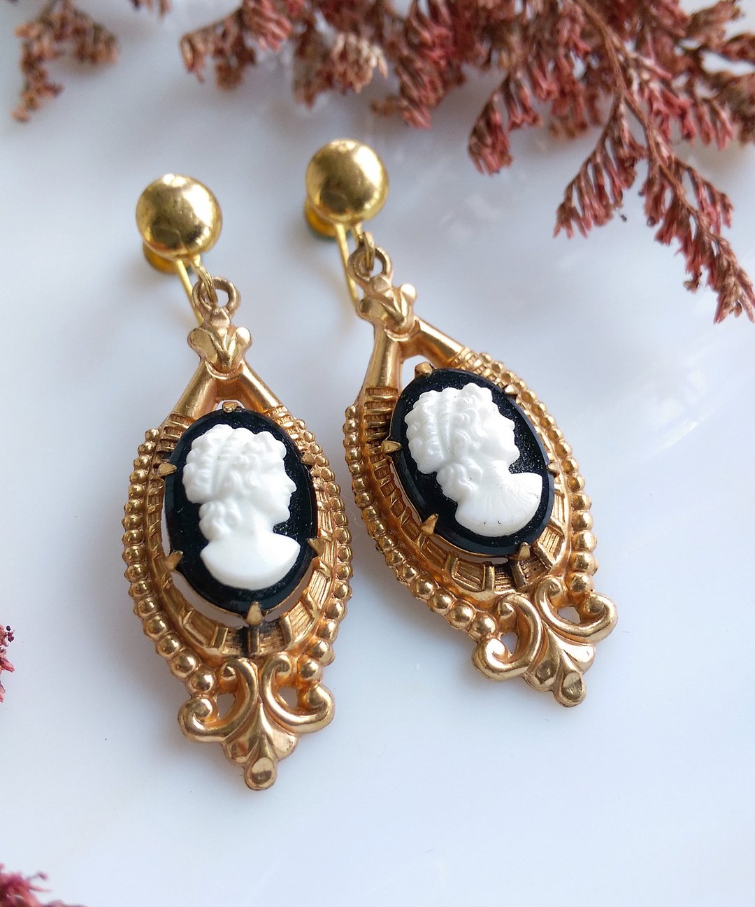 Vintage Jewelry 西洋古董饰品 CAMEO 典雅垂坠 栓式耳环 - 耳环/耳夹 - 其他金属 金色