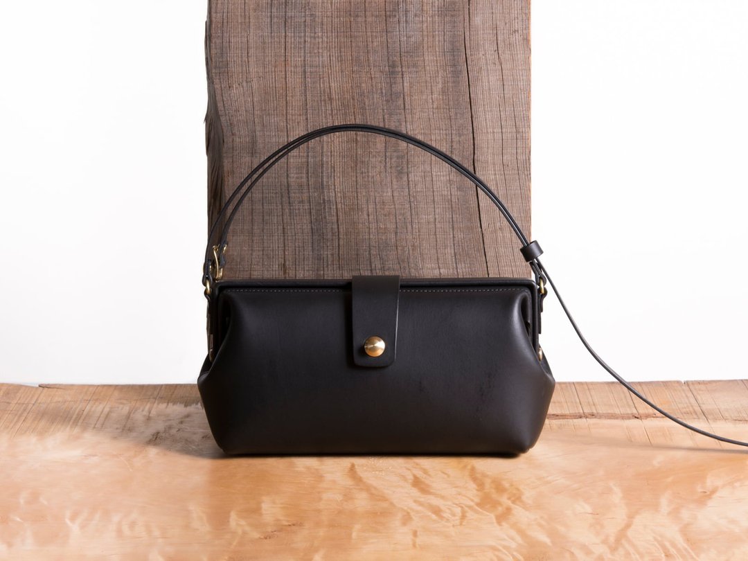 Paka-Pochette S #Black【Customizable gift】 - 侧背包/斜挎包 - 真皮 黑色