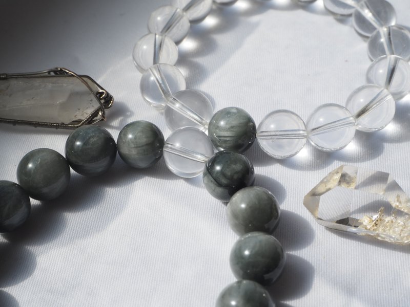 【阴阳调和・守护爱情】白水晶 × 灰蓝兔毛 情侣对链 - 手链/手环 - 水晶 白色