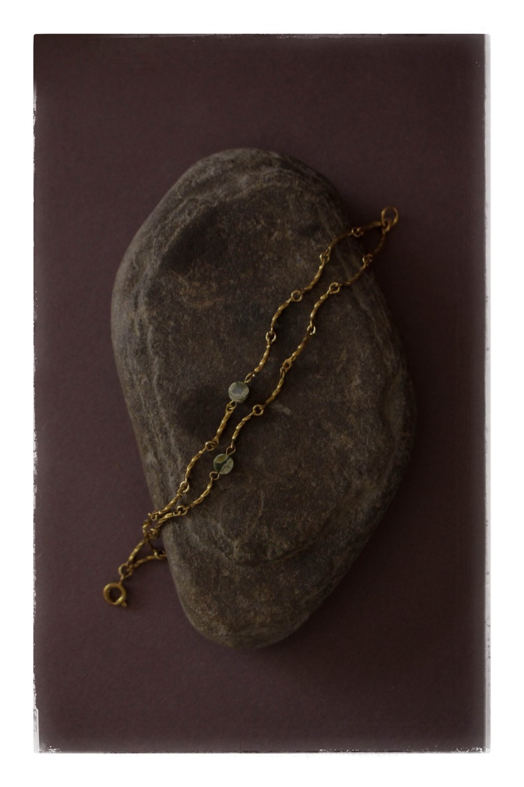 Brass Bracelet – 橄榄色碧石 – 原铜压花手链 - 手链/手环 - 铜/黄铜 金色