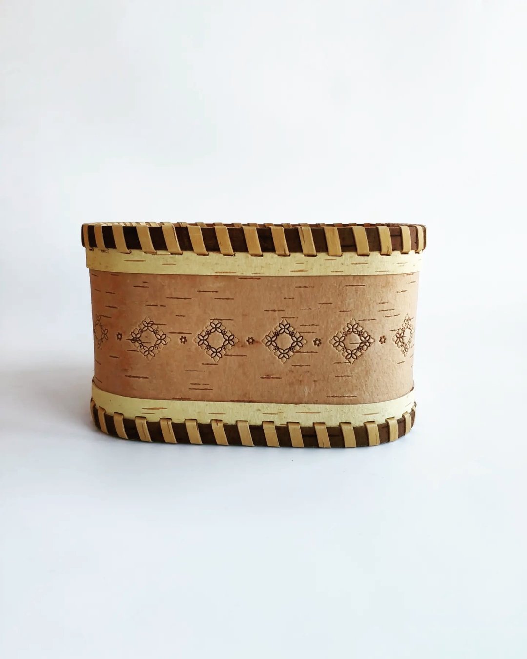 Birch bark basket for home decor - 调味罐/酱料瓶 - 木头 