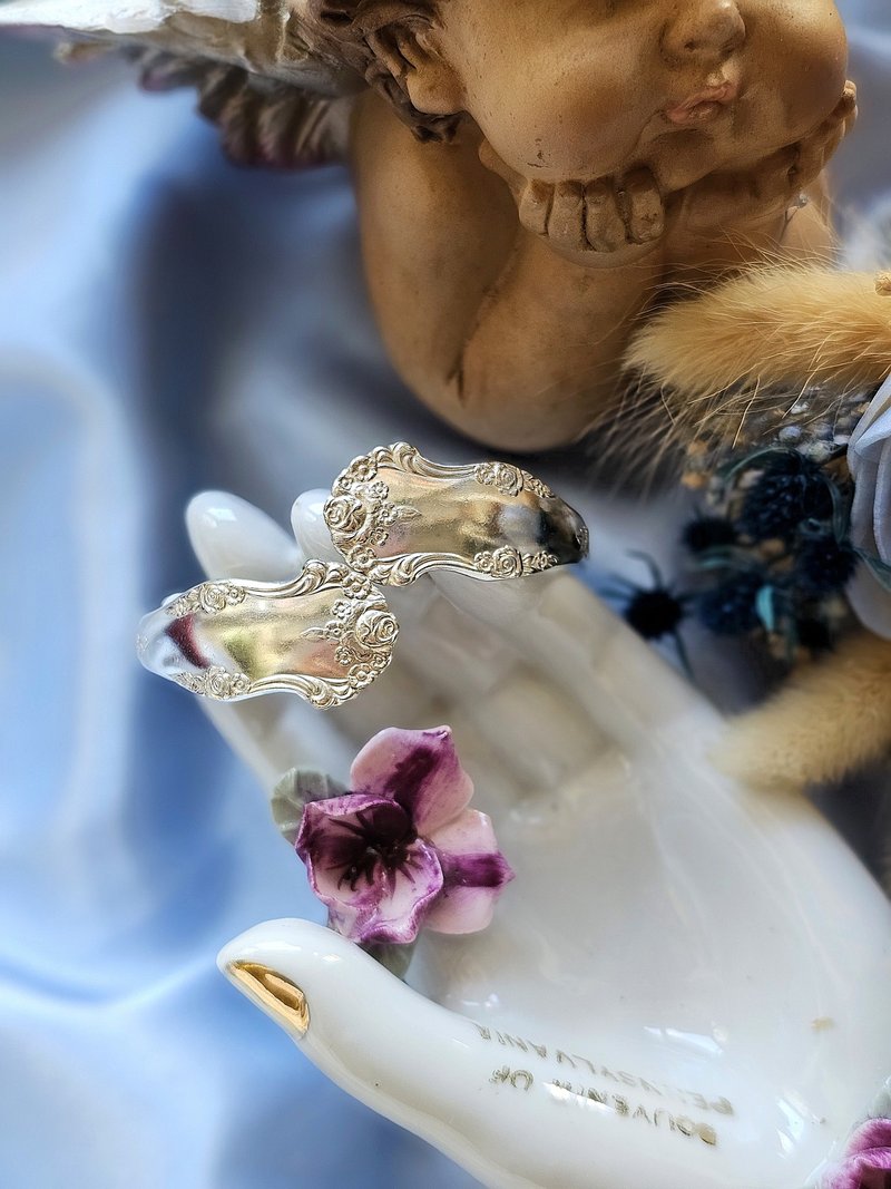 浮雕玫瑰藤线压纹老镀银弹簧袖口手环/美国西洋古董饰品 - 手链/手环 - 其他金属 